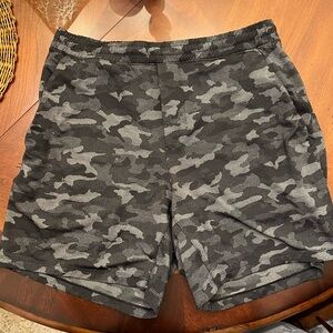Lululemon PaceBreaker Linerless 7” - Camo - Large